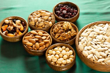 Karışık fındık ve kurutulmuş meyve.