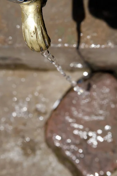 Vecchia Fontana Strada Rubinetto Ottone — Foto Stock