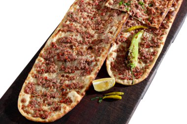 Türk geleneksel kıymalı et pidesi. Türk pizzası, Etliekmek.