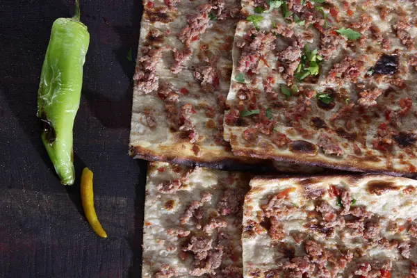 Türk Geleneksel Kıymalı Pidesi Türk Pizzası Etliekmek — Stok fotoğraf