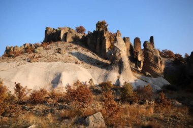 Rüzgarın şekillendirdiği kayalar.