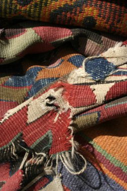 Geleneksel Türk halıları. Eski halı onarımı