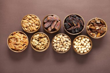 Karışık fındık ve kurutulmuş meyve.