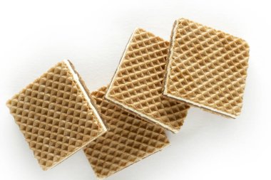 Çikolatalı ve fındıklı gevrek gofretler.