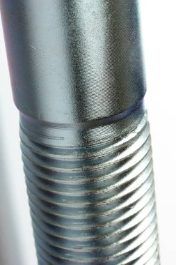 Yeni üretilmiş büyük vidalar. Sektör arkaplanı.