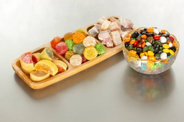 Çeşitli Türk Lokumu. Çikolatalı şekerler..