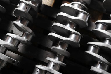 Yeni motor krank mili. Yedek parça.