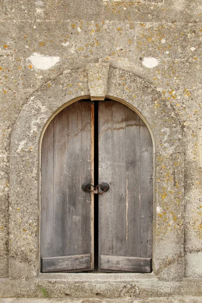 Old Stone Building Wooden Door — 스톡 사진