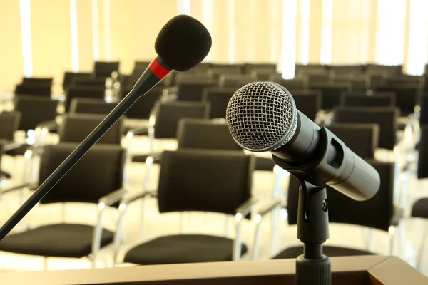 Microfone Profissional Sala Reuniões Sala Reuniões Vazia — Fotografia de Stock