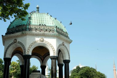 Alman Çeşmesi İstanbul Sultanahmet Meydanı 'nda Sultan I. Ahmed' in mezarının karşısında yer almaktadır..