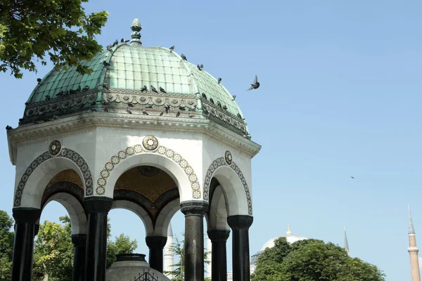 Német Szökőkút Isztambulban Sultanahmet Téren Található Ahmed Szultán Sírjával Szemben — Stock Fotó