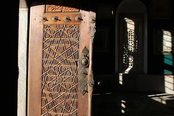 Mevlan Μουσείο Αντίκες Ξύλινη Πόρτα Εισόδου — Φωτογραφία Αρχείου