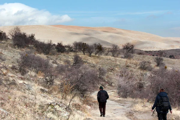 Man Vrouw Wandelen Natuur — Stockfoto