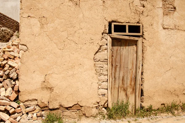 Abandoned Old Adobe House Wooden Door — Stock Photo, Image