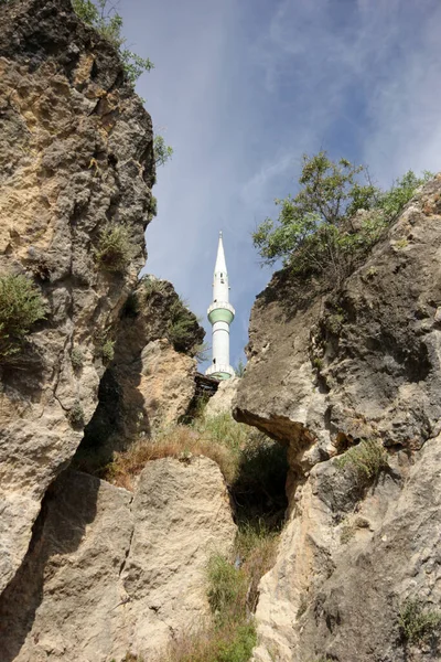 Mosquée Minaret Falaises Turquie — Photo