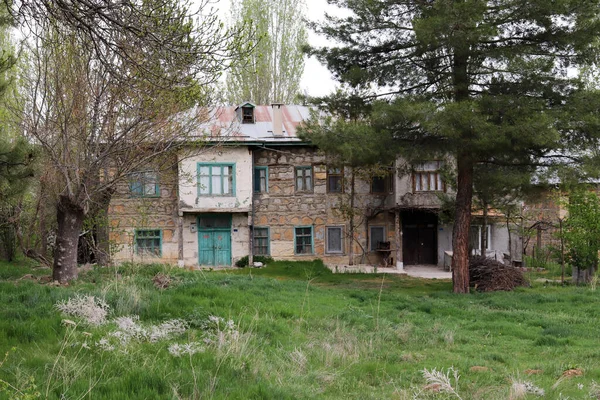 Traditional Stone House Large Garden — Stock Photo, Image