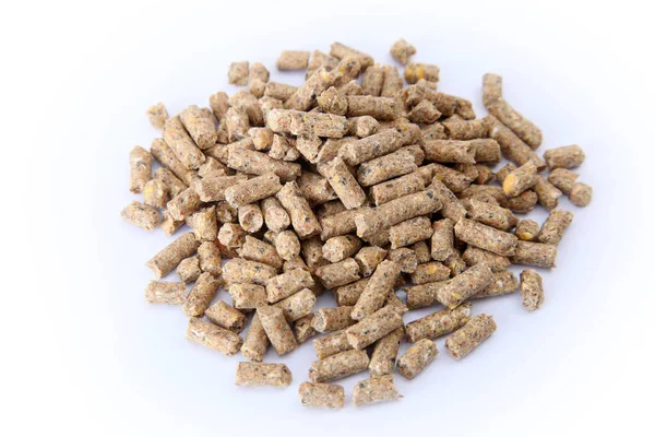 Pilha Pellets Alimentos Compostos Isolados Branco Alimentos Para Animais — Fotografia de Stock