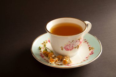 Kurutulmuş papatya ve papatya çayı.