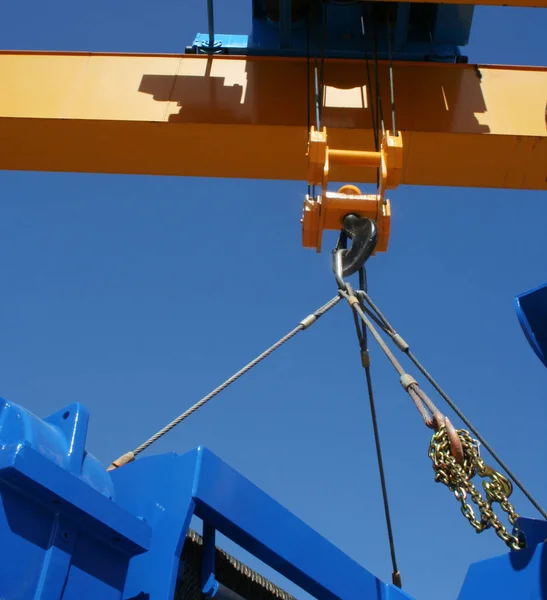 Güçlü vinç kancası. Sanayi geçmişi