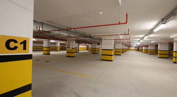 Empty Closed Underground Garage — Stock Photo, Image