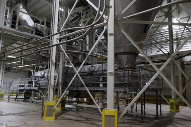 Süt ürünleri fabrikasının içinde. Gıda işleme tesisi.