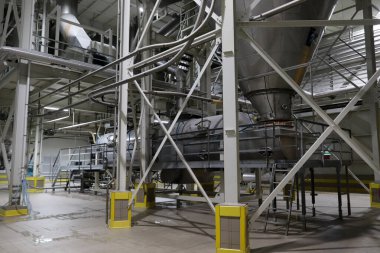 Süt ürünleri fabrikasının içinde. Gıda işleme tesisi.