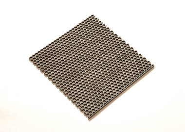 Beyaz arkaplanda kaymayan plastik paspas