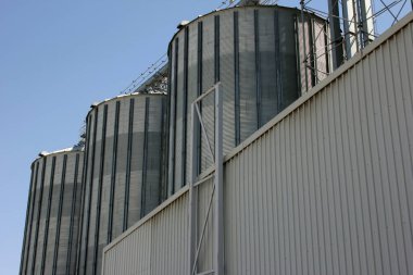   Endüstriyel gıda ve tahıl deposu. Paslanmaz çelik tanklar.