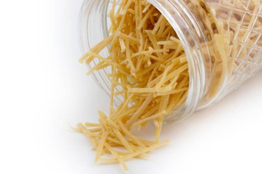 Kavanozda ev yapımı erişte. Geleneksel Türk mutfağı.