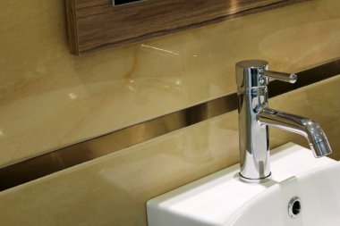 Modern banyo musluğu