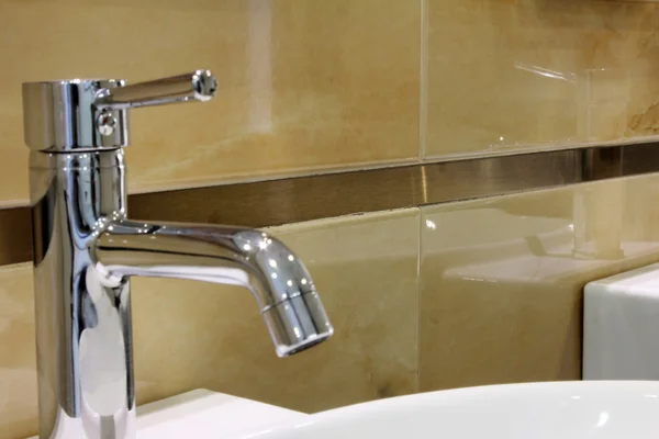 Grifo de baño moderno — Foto de Stock