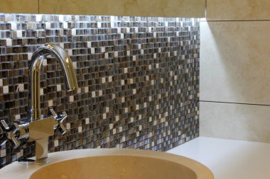 Modern banyo musluğu