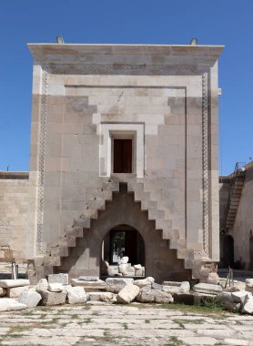 Karavan güzergahı Aksaray, Türkiye 'de Sultanhani Karavanserai' nin avlusu, kadim güçlendirilmiş bir handır..