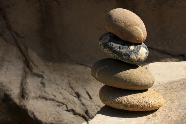 Equilibrando pedras da natureza — Fotografia de Stock