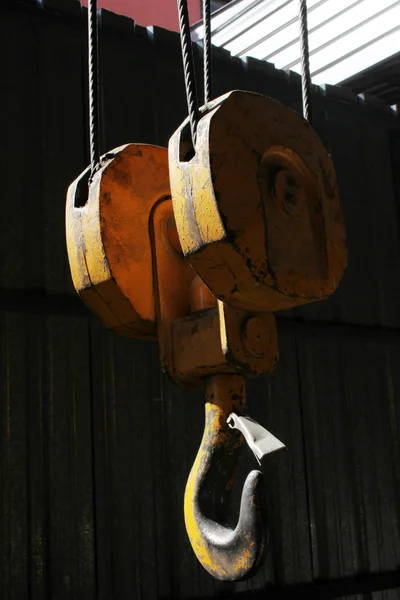 Detalle grúa oxidada — Foto de Stock