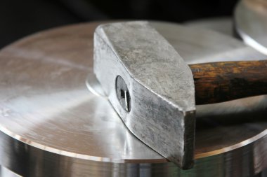 Endüstriyel silindir ve çekiç