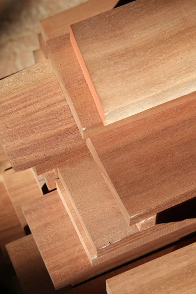 Pilha de tábuas de madeira — Fotografia de Stock