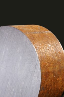 Metal silindir fabrikada üretiliyor