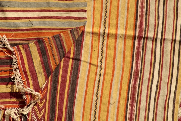 Ručně vyráběné, starožitný turecký koberec — Stock fotografie