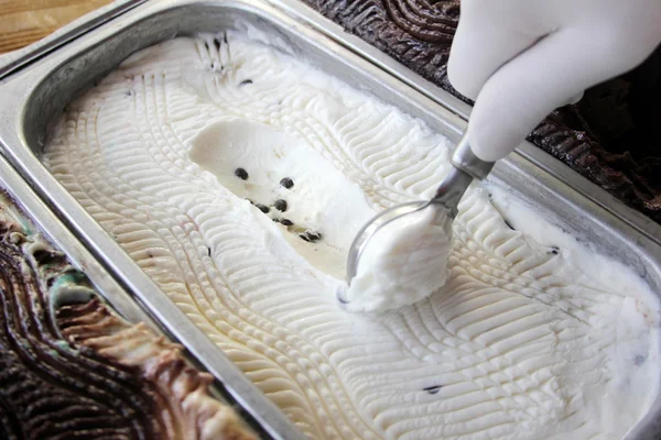 Ice cream and milk chocolate drops — Stock Photo, Image