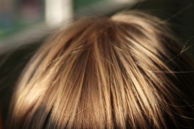 güzel sarışın bir çocuk