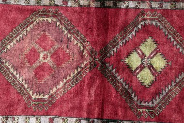 Antik el yapımı yün halı