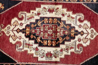 Antik el yapımı yün halı