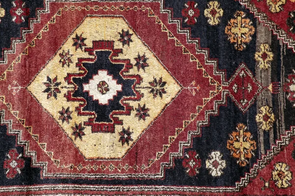 Антикварні вовняні килими ручної роботи — стокове фото