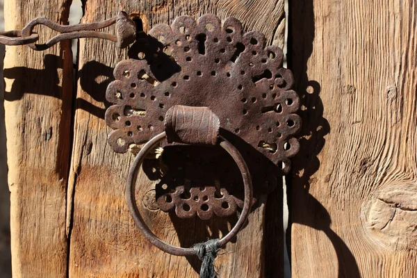 Vecchia porta di legno — Foto Stock