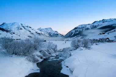 İtalya 'nın kuzeydoğusundaki Dolomitlerin kış manzarası.