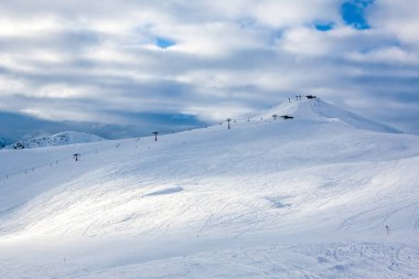 Kuzeydoğu İtalya 'daki Dolomitlerin güzel kış manzarası