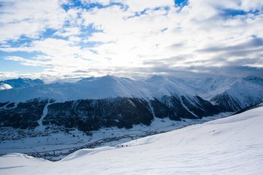 Kuzeydoğu İtalya 'daki Dolomitlerin güzel kış manzarası