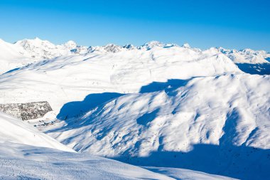 Kuzeydoğu İtalya 'daki Dolomitlerin güzel kış manzarası