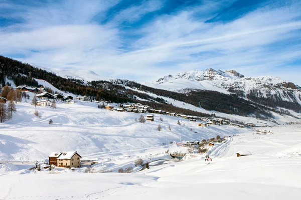 Piękny Zimowy Krajobraz Gór Dolomitów Północno Wschodnich Włoszech Alpejskie Miasto — Zdjęcie stockowe